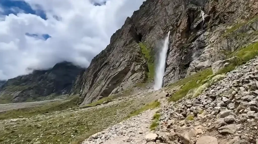 Vasudhara Falls