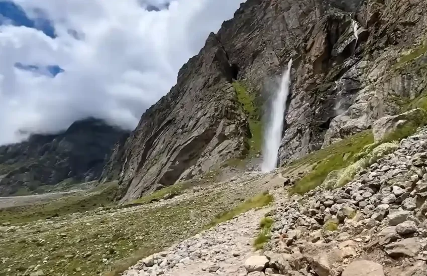 Vasudhara Falls