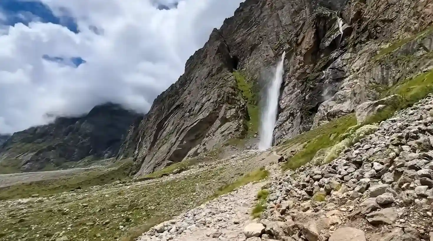 Vasudhara Falls